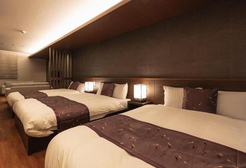 Quarto Triplo Superior, Grand Base Iolani