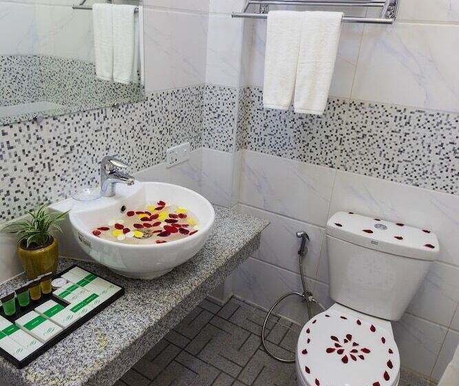 اتاق لوکس, Mya Taw Win