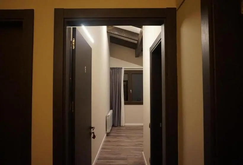 4 Bett Standardzimmer, Els Avets