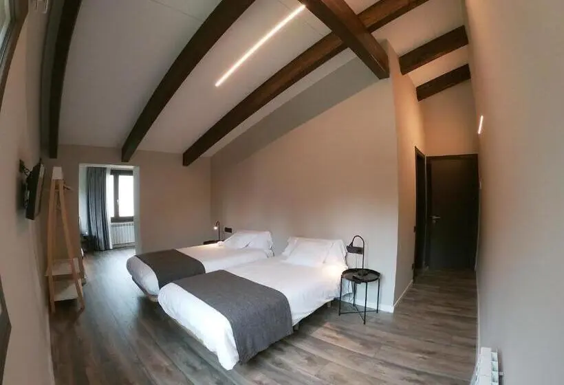 4 Bett Standardzimmer, Els Avets