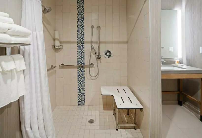 身障者適用キングサイズベッドルーム, Hyatt Place Bakersfield