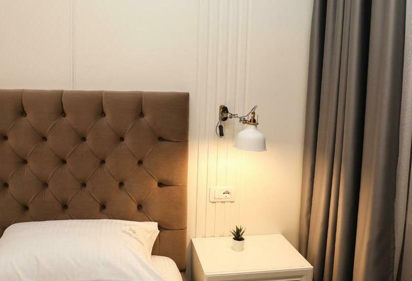 غرفة ديلوكس, Romeo