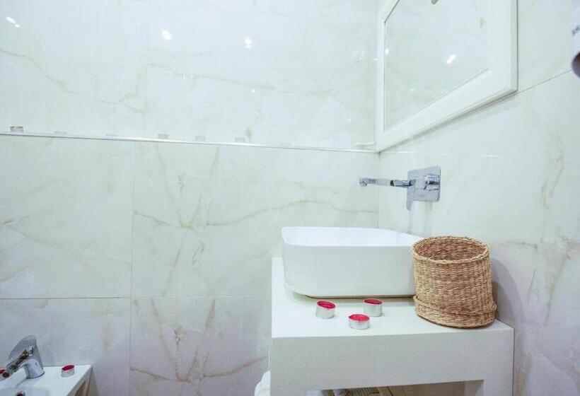 غرفة ديلوكس, Romeo