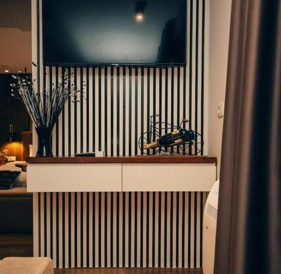 جناح ديلوكس سرير كينج, Romeo