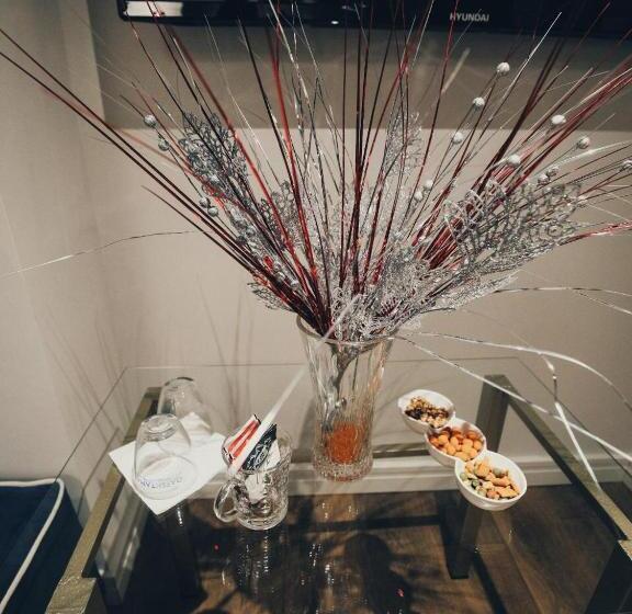 جناح ديلوكس, Romeo