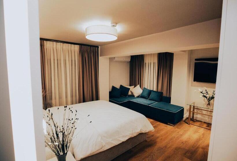 جناح ديلوكس, Romeo