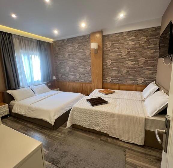 غرفة عائلية, Romeo