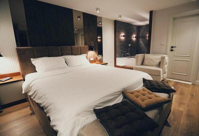 جناح ديلوكس سرير كينج, Romeo