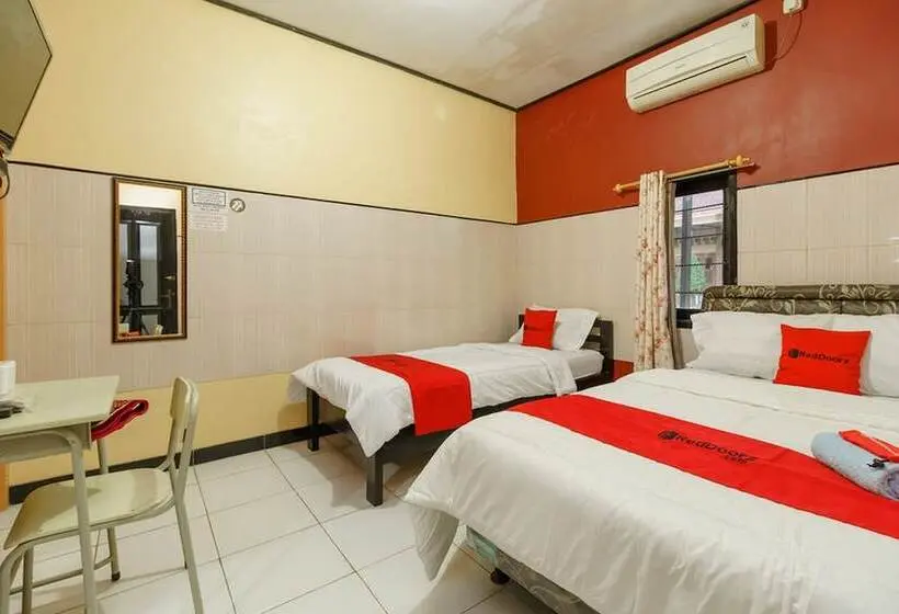 ファミリールーム, Reddoorz Syariah Near Ciledug Station