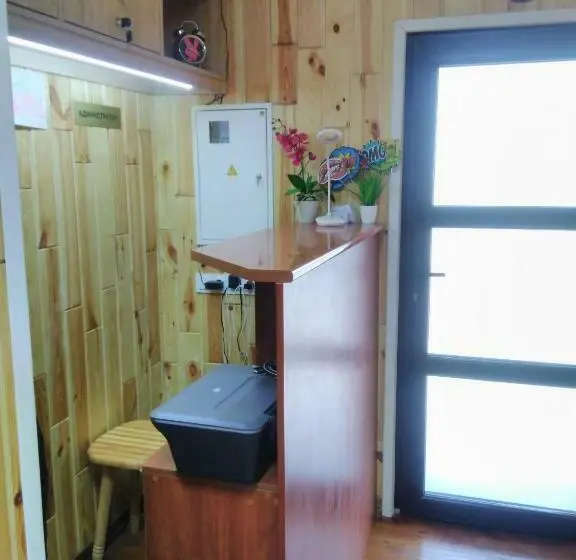 ルームシェアのワンベッド, отель Swallow House