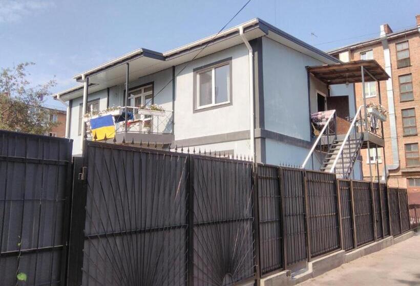 Номер Стандарт, отель Swallow House