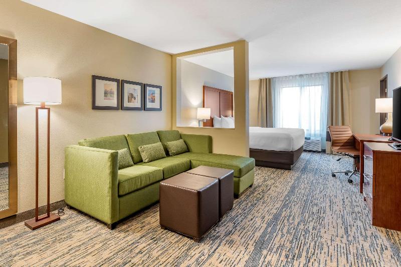 מיטת קינג בסוויטה, Comfort Inn & Suites West Des Moines