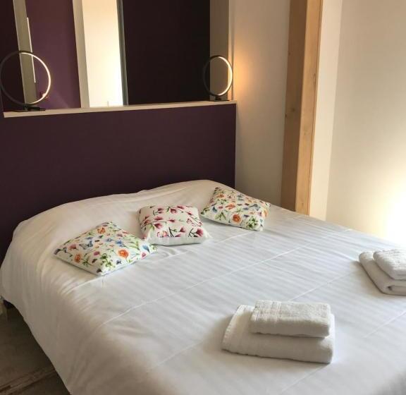 スタンダードルーム, La Bacchante