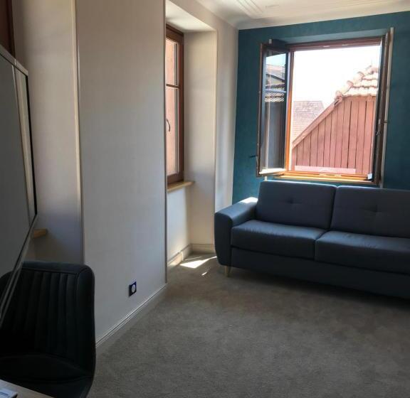 ファミリールーム, La Bacchante