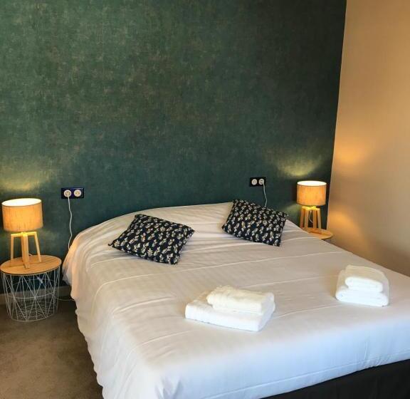 ファミリールーム, La Bacchante