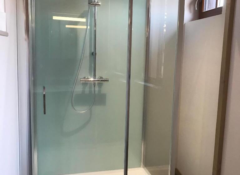 ファミリールーム, La Bacchante