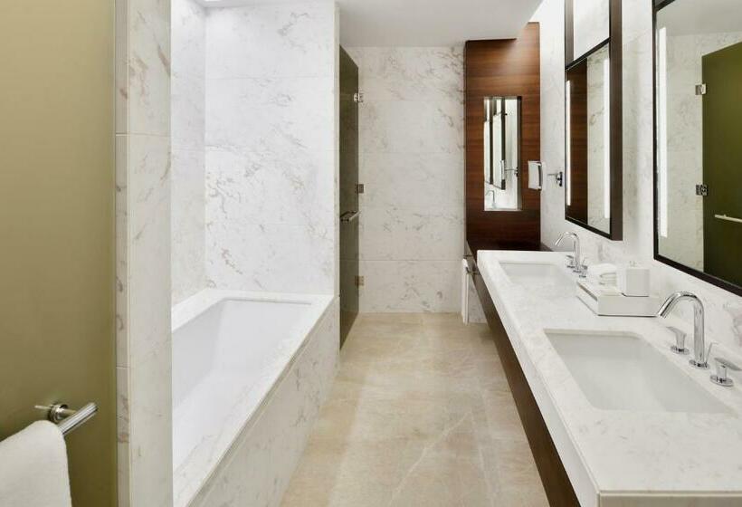 高级客房, Address Sky View