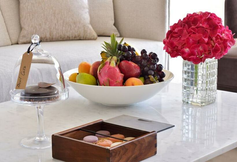 小型套房, Address Sky View