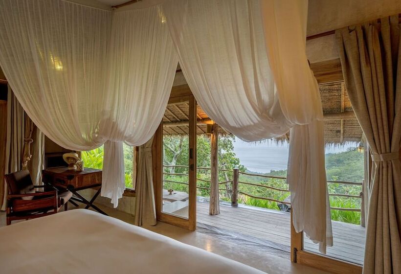 家庭间, Mathis Lodge Amed