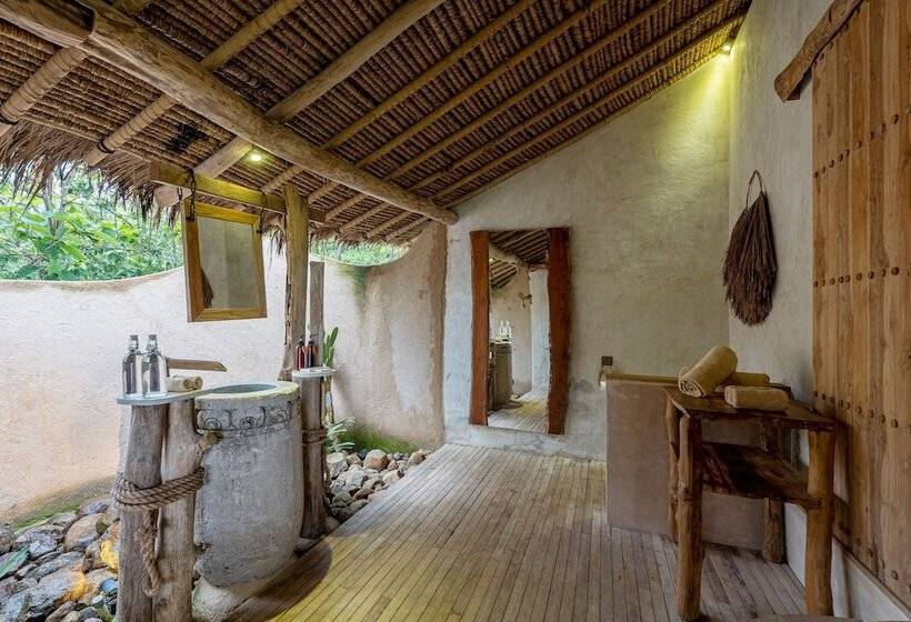 家庭间, Mathis Lodge Amed