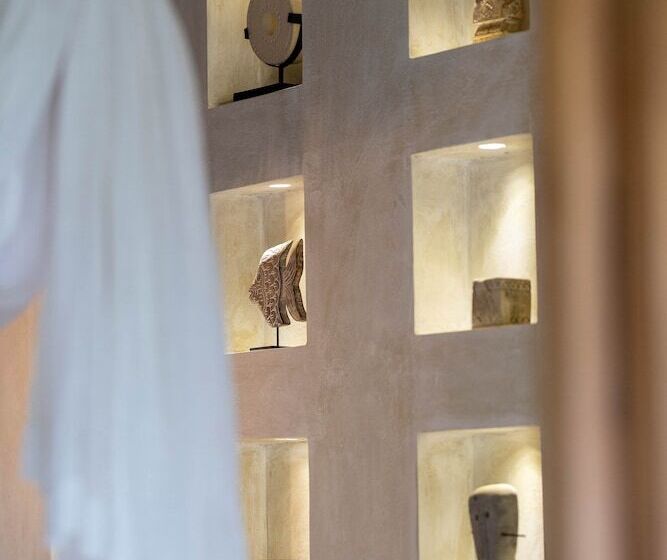 家庭间, Mathis Lodge Amed