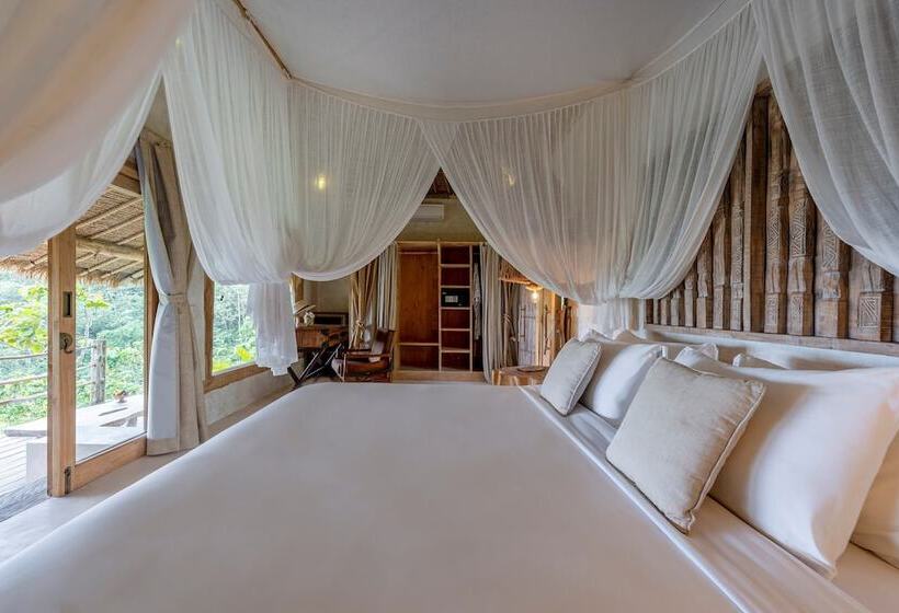 家庭间, Mathis Lodge Amed