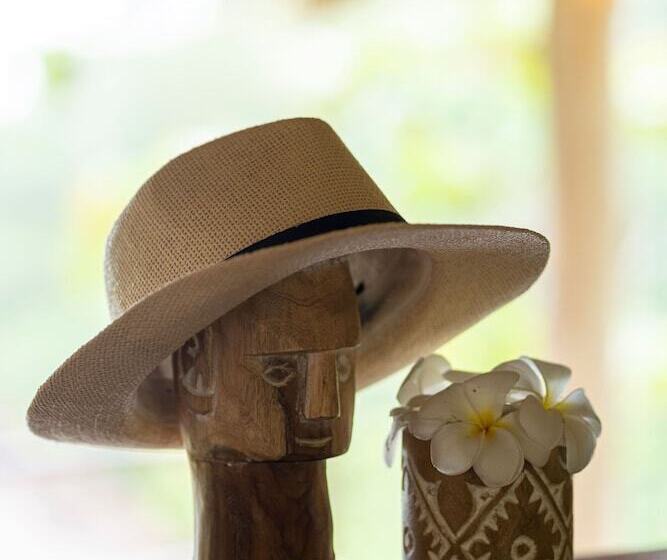 家庭间, Mathis Lodge Amed