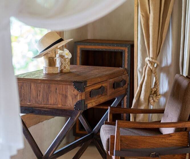 家庭间, Mathis Lodge Amed