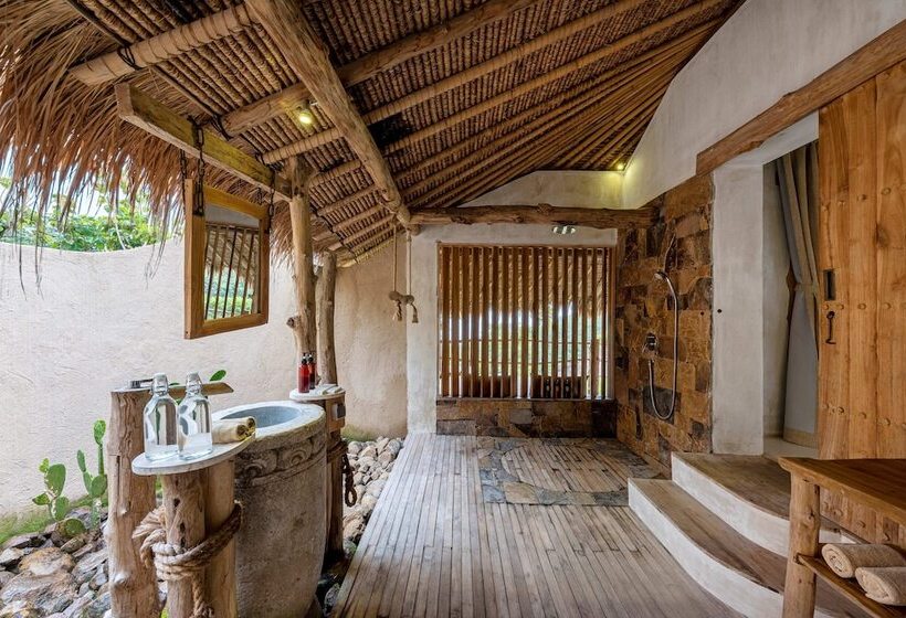 家庭间, Mathis Lodge Amed