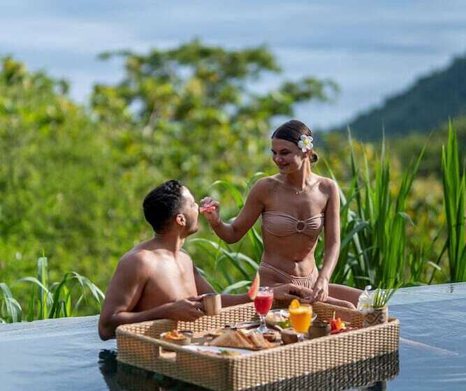 家庭间, Mathis Lodge Amed