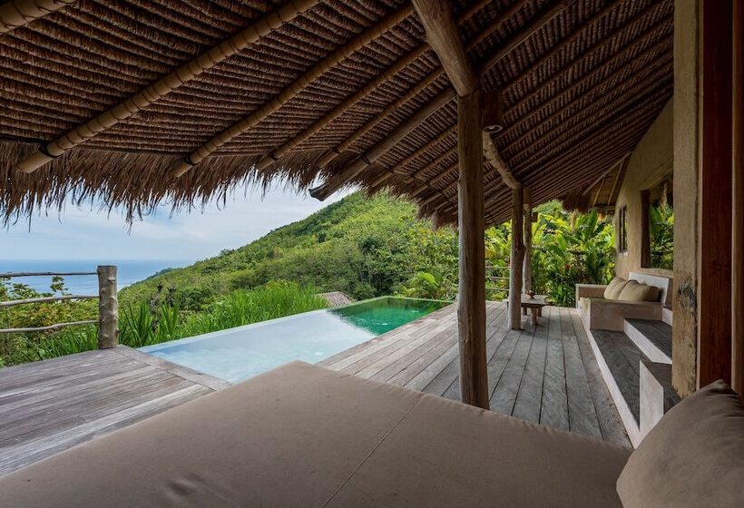 家庭间, Mathis Lodge Amed