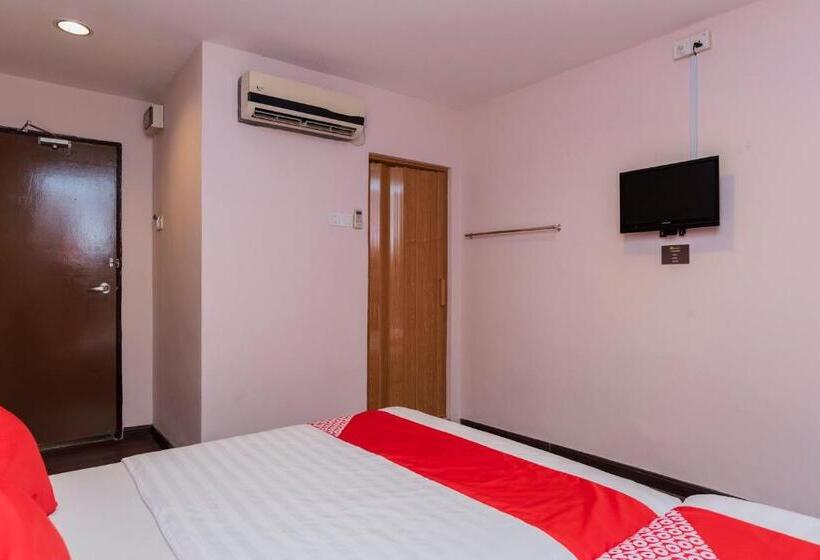اتاق لوکس سه تخته, 98 Hotel By Oyo Rooms
