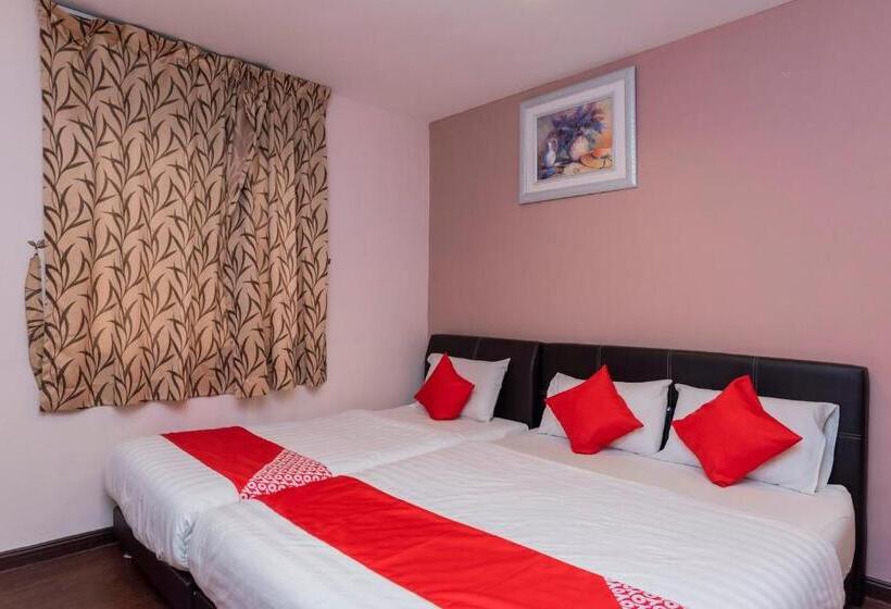 اتاق لوکس سه تخته, 98 Hotel By Oyo Rooms