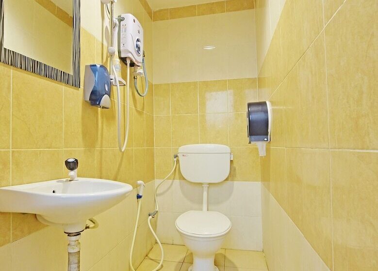 اتاق لوکس سه تخته, 98 Hotel By Oyo Rooms