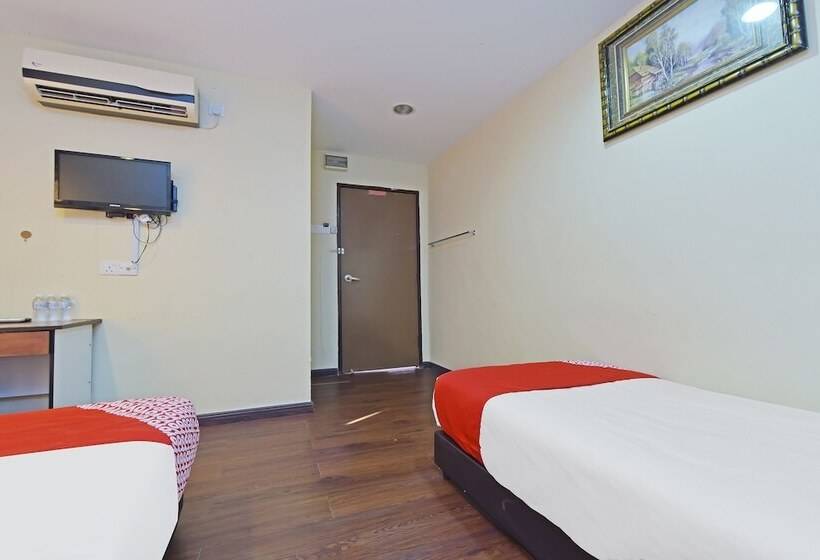 اتاق لوکس سه تخته, 98 Hotel By Oyo Rooms