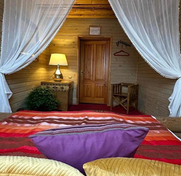 اتاق استاندارد با سرویس بهداشتی مشترک, Rakši