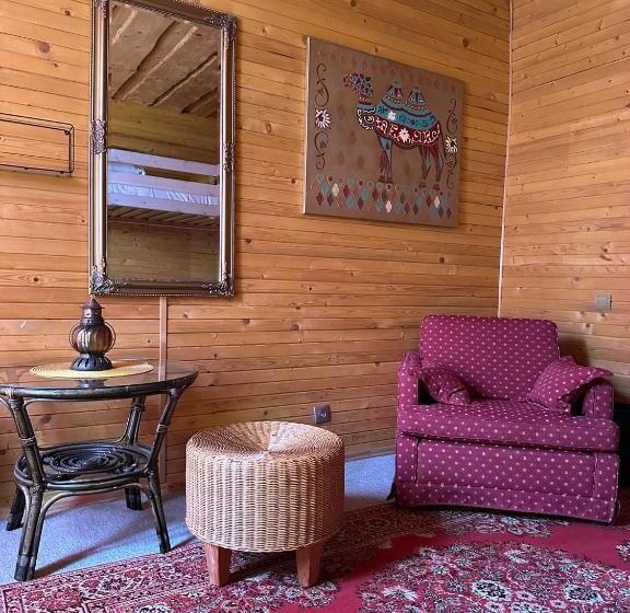 اتاق استاندارد چهارنفره با سرویس بهداشتی مشترک, Rakši