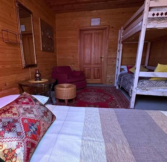 اتاق استاندارد چهارنفره با سرویس بهداشتی مشترک, Rakši