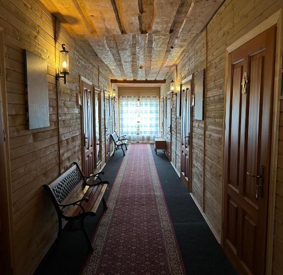 اتاق استاندارد چهارنفره با سرویس بهداشتی مشترک, Rakši