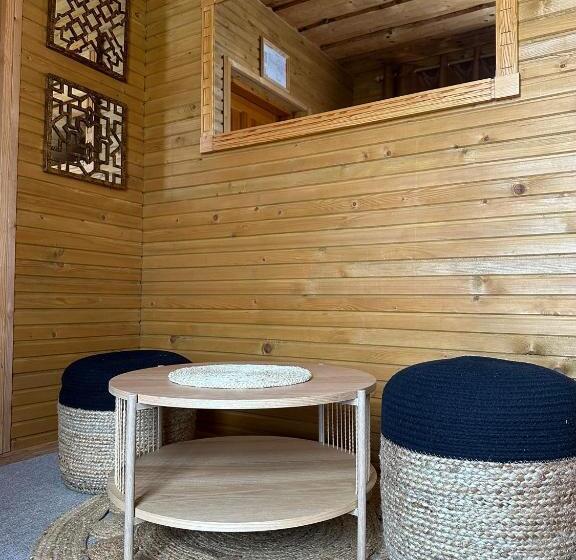 اتاق استاندارد با بالکن, Rakši