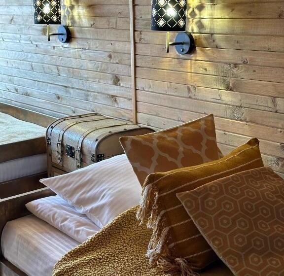 اتاق استاندارد با چشم‌انداز, Rakši