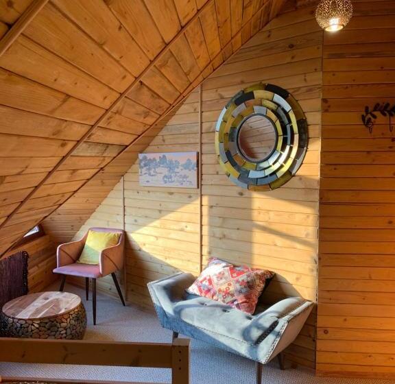 اتاق استاندارد سه تخته با سرویس بهداشتی مشترک, Rakši