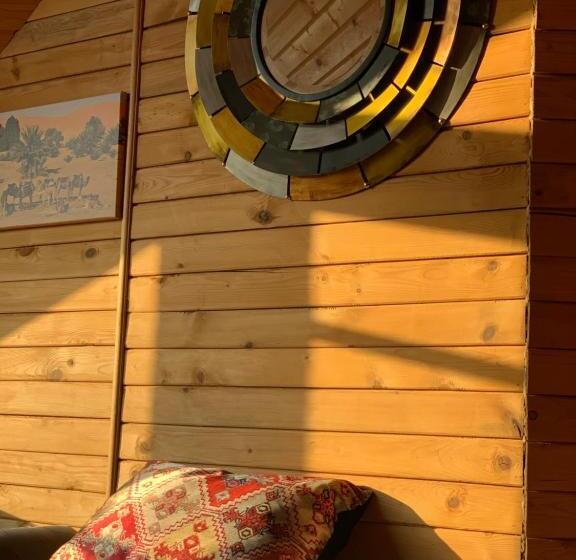 اتاق استاندارد سه تخته با سرویس بهداشتی مشترک, Rakši