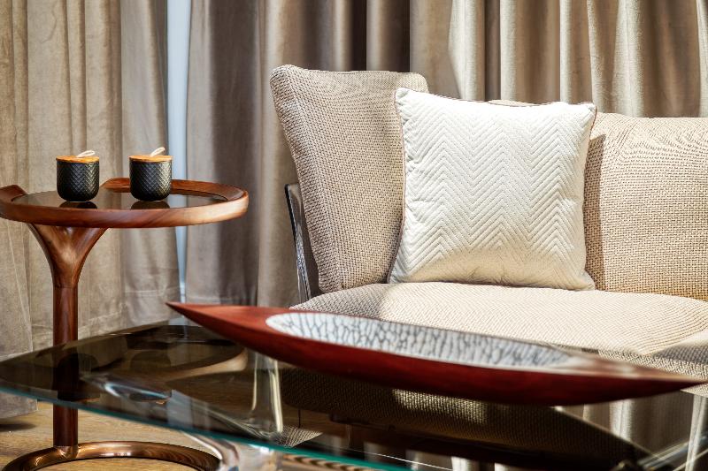 스위트, Athenian Foss