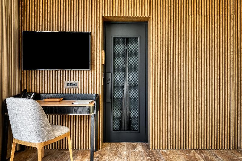 스위트, Athenian Foss