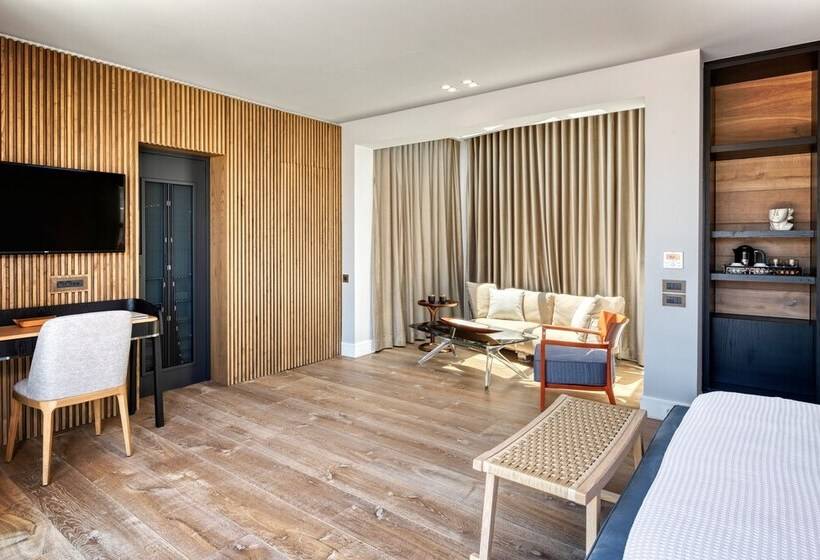 프레지덴셜 스위트, Athenian Foss