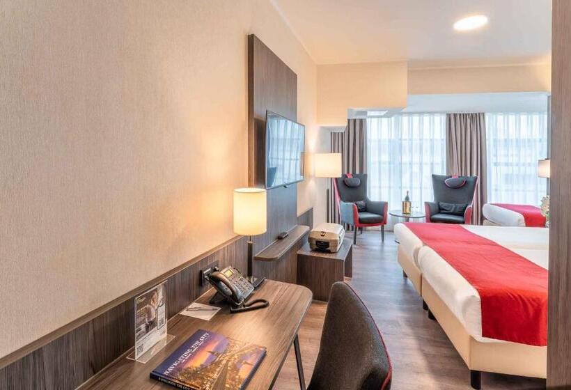 Номер Стандарт Трехместный, Plaza Premium Den Haag City Center