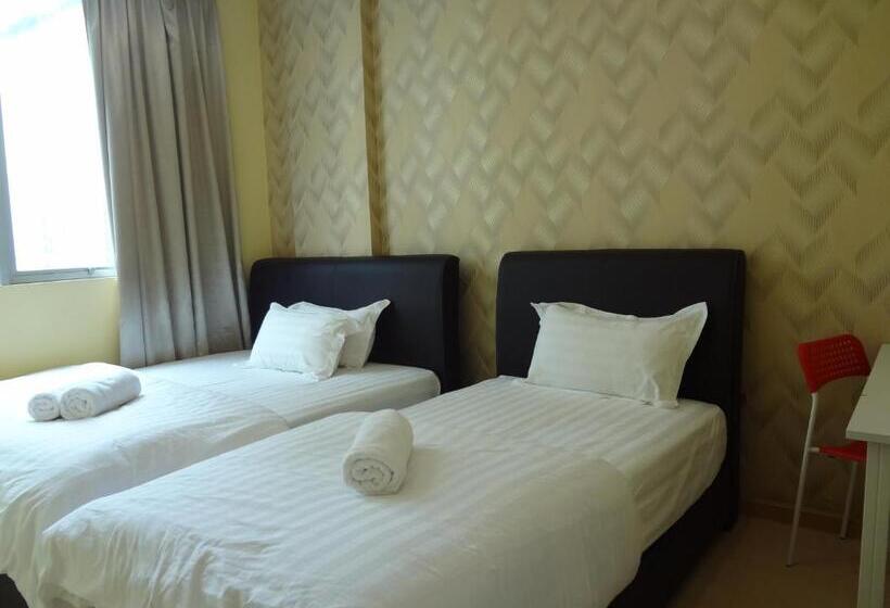 غرفة ديلوكس ثلاثية, Comma