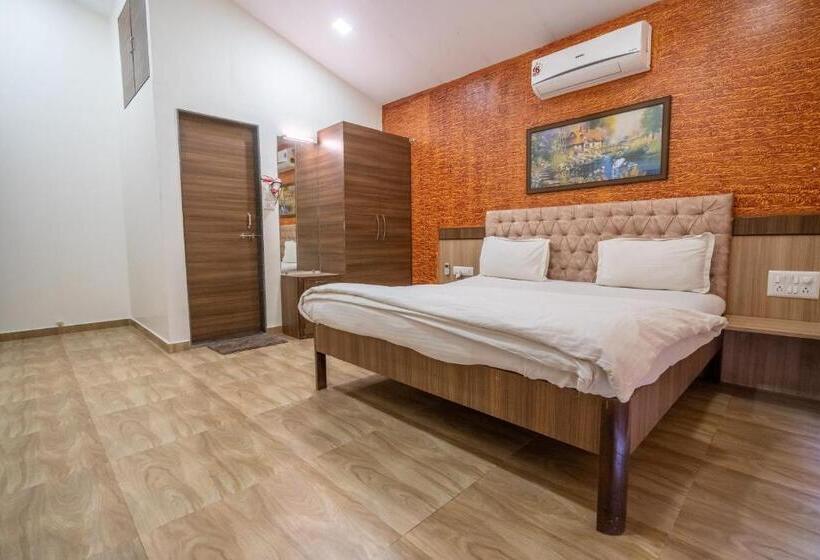 3 Sovrums Villa, Green Velvet Resort Near Pawna Lake