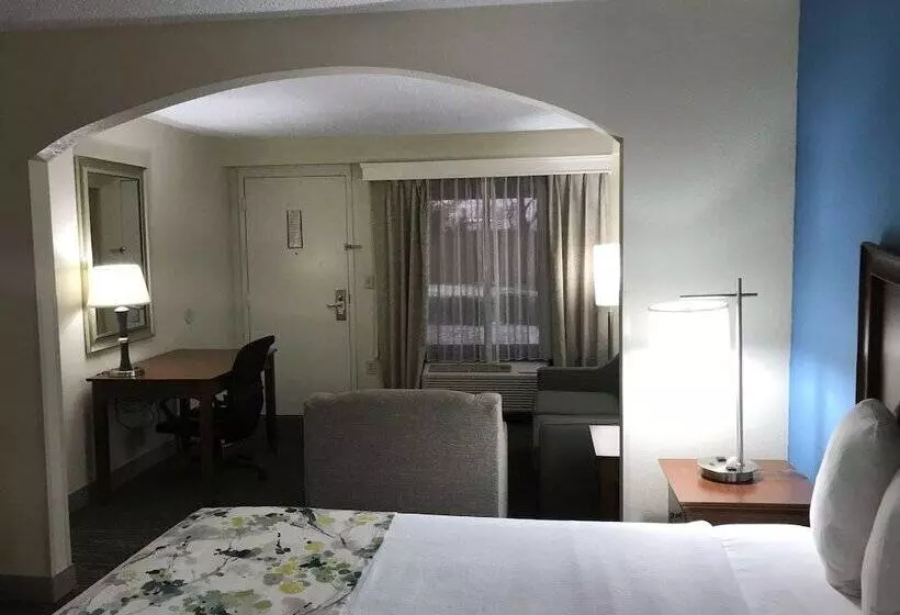スイート, Best Western Inn & Suites Monroe